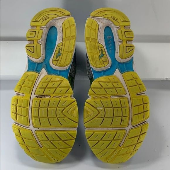 Mizuno women size 10.5 “SEXY”running shoe - Picture 8 of 16